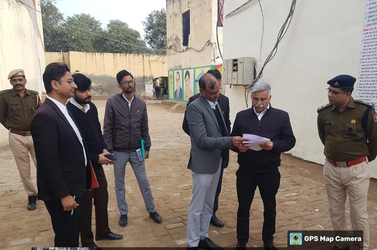 जिला एवं सेशन न्यायाधीश रविन्द्र कुमार ने केन्द्रीय कारागृह श्रीगंगानगर का निरीक्षण कर लिया व्यवस्थाओं का जायजा