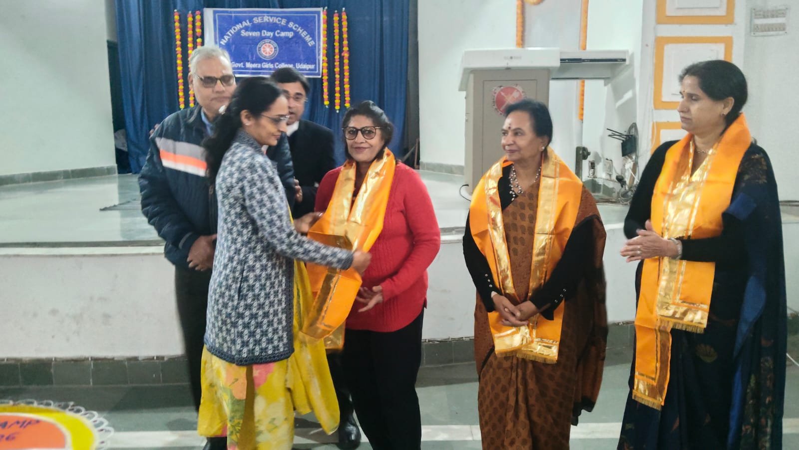 Acupressure Demonstration by Dr. Alpana Bohra at Government Meera Girls College: Students 