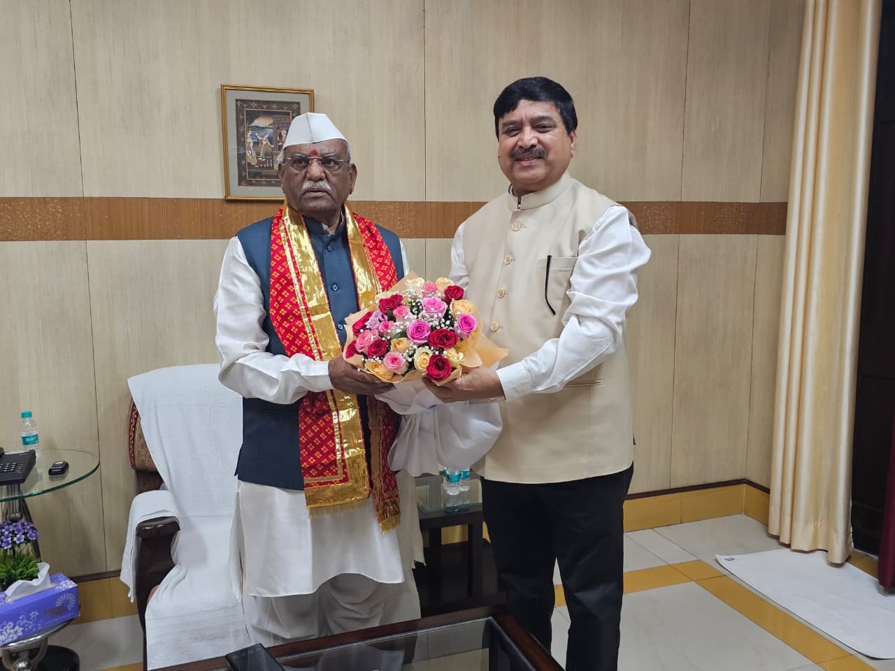 राज्यपाल हरिभाऊ बागडे से की अनौपचारिक भेट