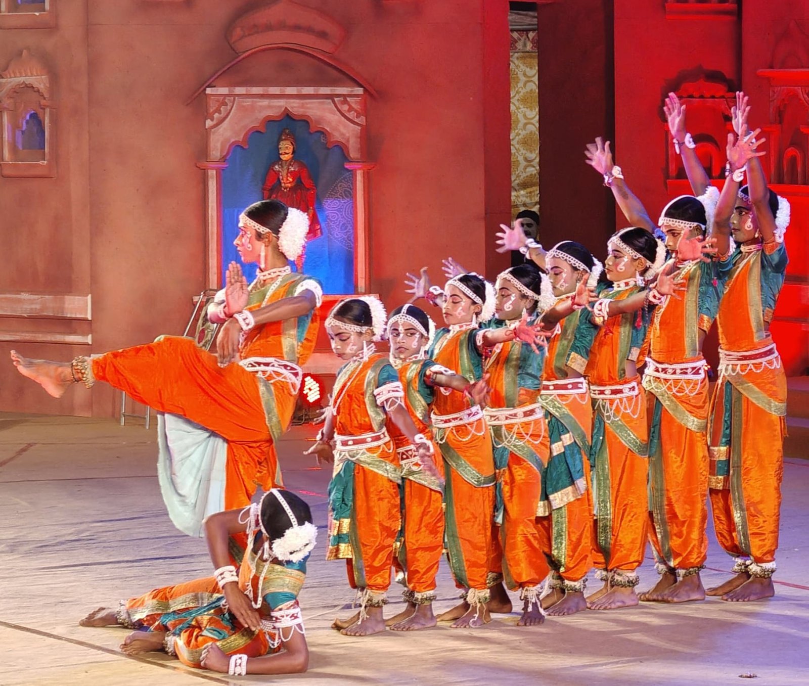 शिल्पग्राम उत्सव में लोक-संस्कृति का रोमांच, कर्ण ढोल की अनोखी प्रस्तुति ने जीते दिल