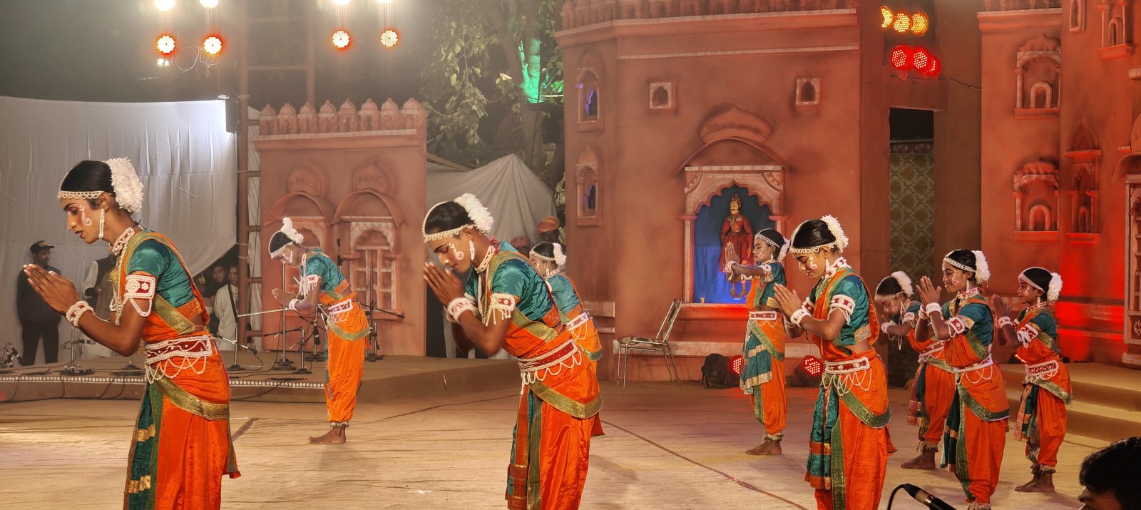 ####Thrill of Folk Culture Enchants Shilpgram Utsav Audience; Karna Dhol Performance Wins Hearts