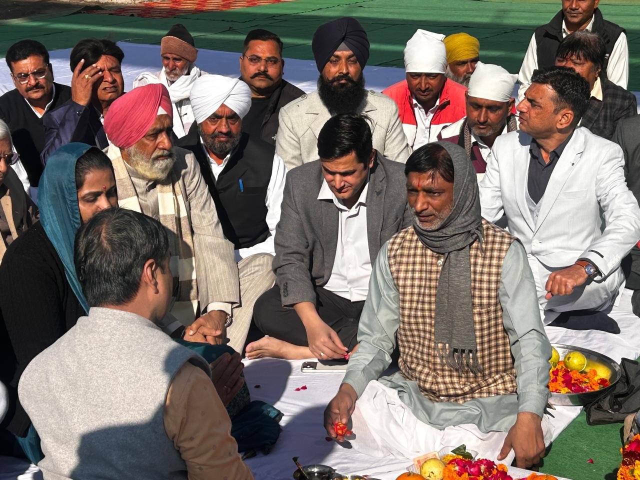 अखण्ड पाठ भोग और पूजा अर्चना के साथ गन्ना पिराई सत्र आरम्भ