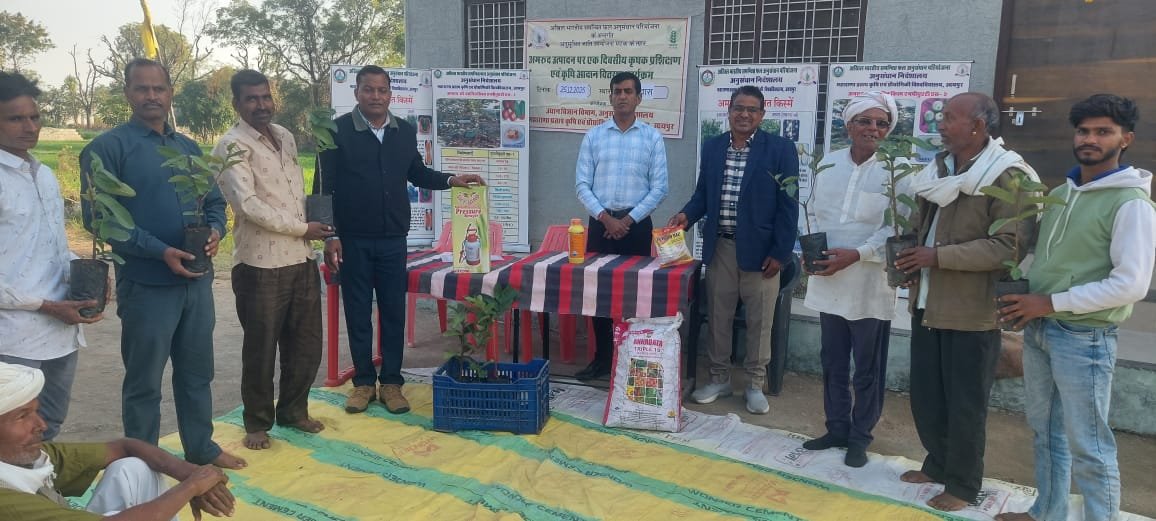 अमरूद उत्पादन पर एक दिवसीय कृषक प्रशिक्षण एवं आदान वितरण कार्यक्रम का आयोजन