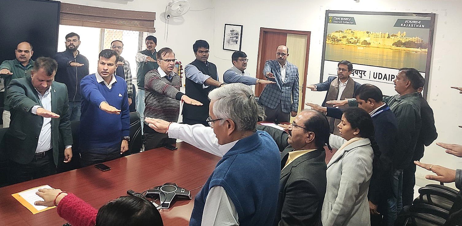 सुशासन दिवस मनाया मुख्यमंत्री ने वर्चुअल माध्यम से अधिकारियों को दिलाई सुशासन की शपथ