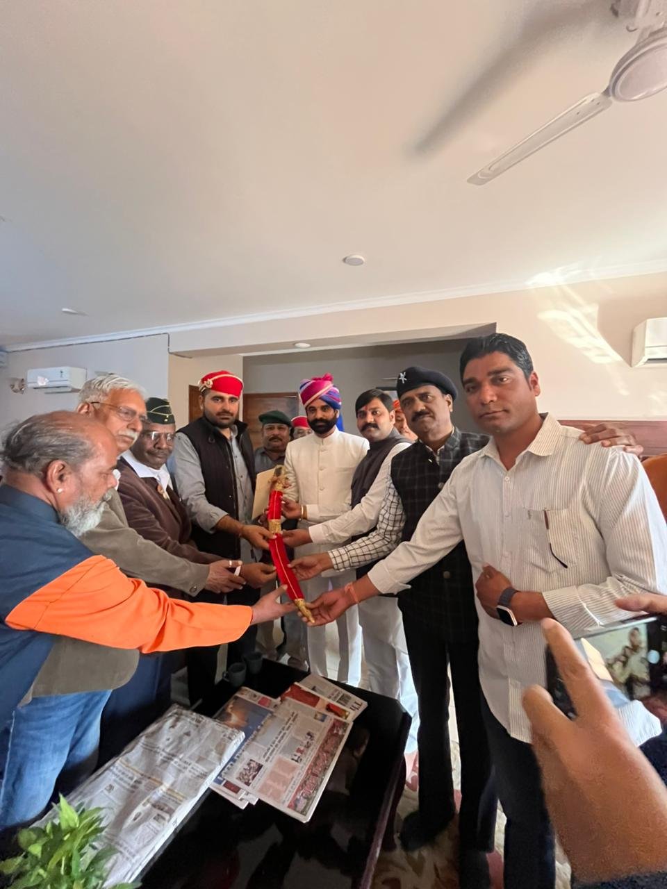 विधायक रविंद्र सिंह भाटी का अभिनंदन, कैलेंडर जारी और सामूहिक विवाह का न्योता
