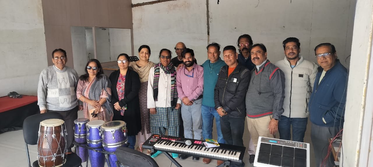 वरिष्ठ सुरों की मंडली द्वारा लाइव म्यूजिकल आर्केस्ट्रा के साथ कार्यक्रम आयोजन होगा आज अशोका पैलेस में
