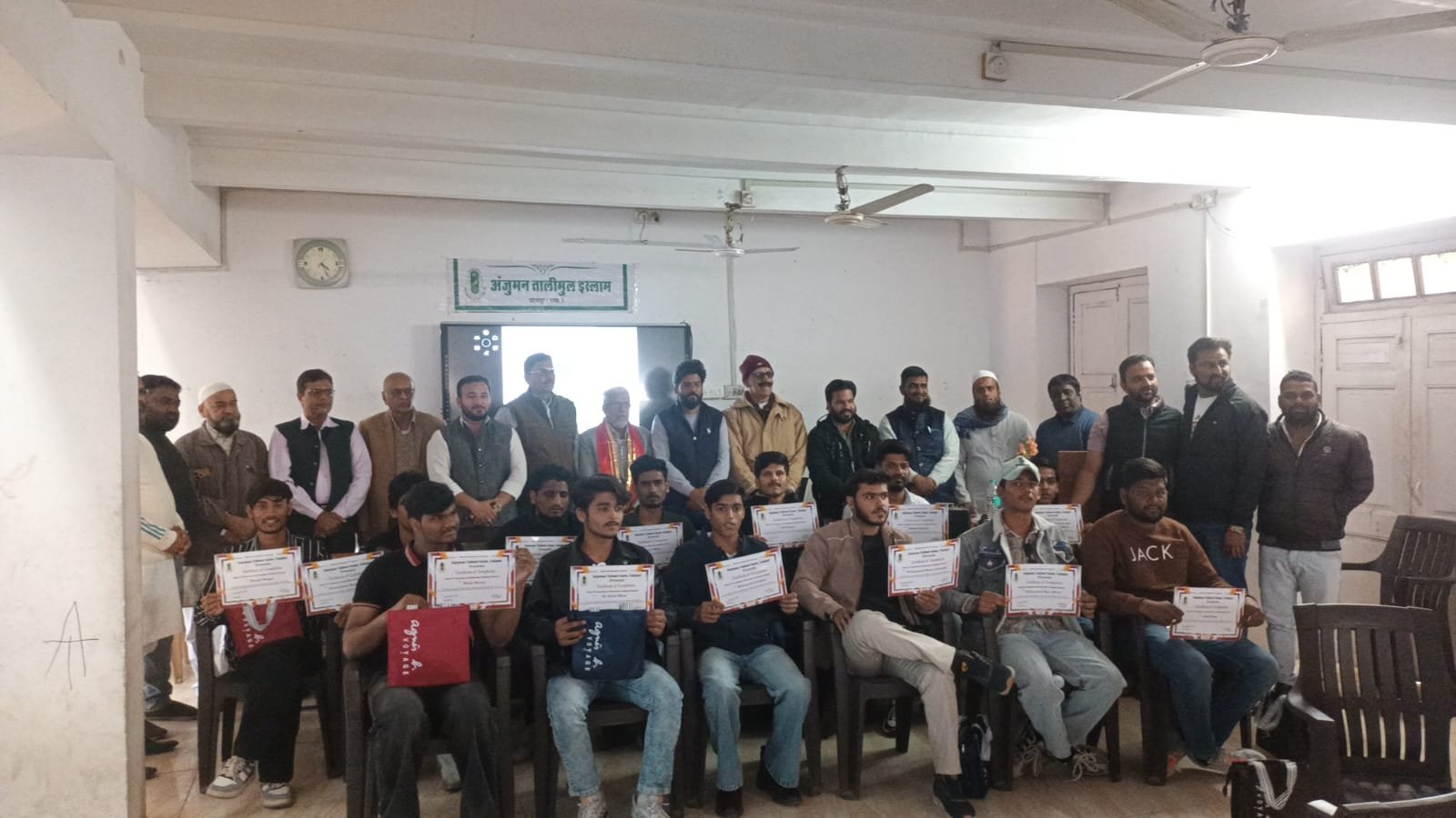 सोलर तकनीशियन एवं इलेक्ट्रिशियन कोर्स का सफल समापन, युवाओं के आत्मनिर्भर भविष्य की ओर मजबूत कदम