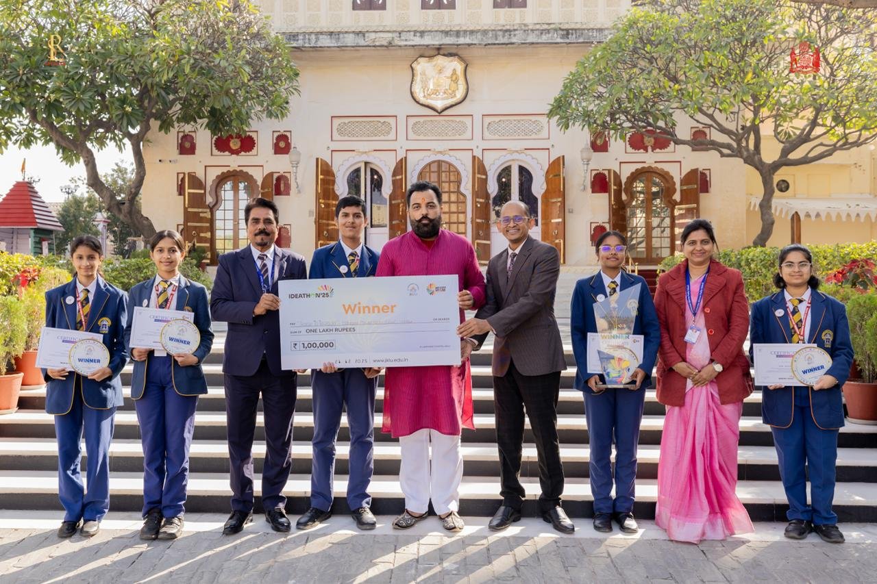 राष्ट्रीय नवाचार पर्यावरणीय जागरूकता के क्षेत्र में कीर्तिमान स्थापित करने पर महाराणा मेवाड़ पब्लिक स्कूल के छात्र डॉ.लक्ष्यराज सिंह मेवाड़ से सम्मानित