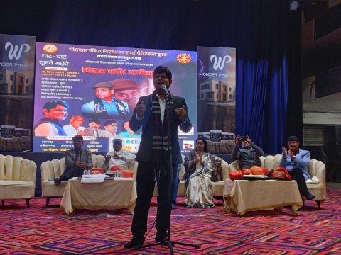 रोटरी क्लब मेवाड़ व गीतकार पं. विश्वेश्वर शर्मा चेरिटेबल ट्रस्ट ने पं. विश्वेश्वर शर्मा की स्मृति में गीतकार डाॅ. विष्णु सक्सेना को दिया गीत सम्मान