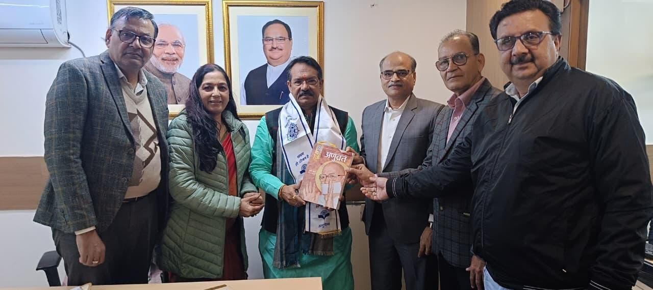 तुलसी अणुव्रत सिंहनाद विशेषांक केन्द्रीय राज्यमंत्री हर्ष मल्होत्रा को भेंट*
