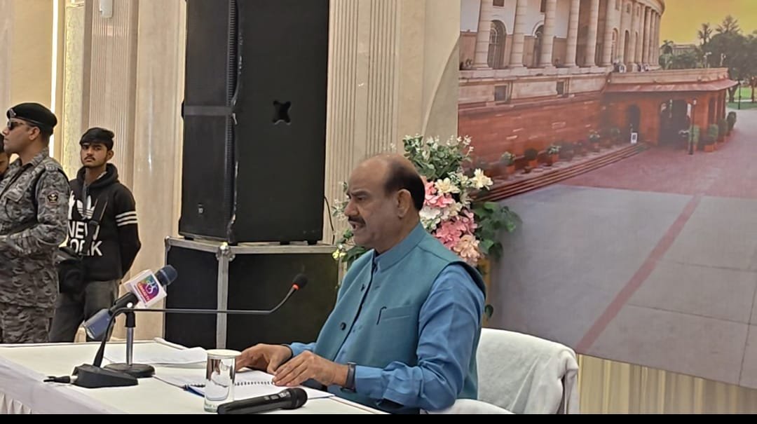 नव वर्ष मिलन समारोह पर लोकसभा अध्यक्ष बिड़ला पत्रकारों से हुए रूबरू, पत्रकारों को नव वर्ष की दी बधाई