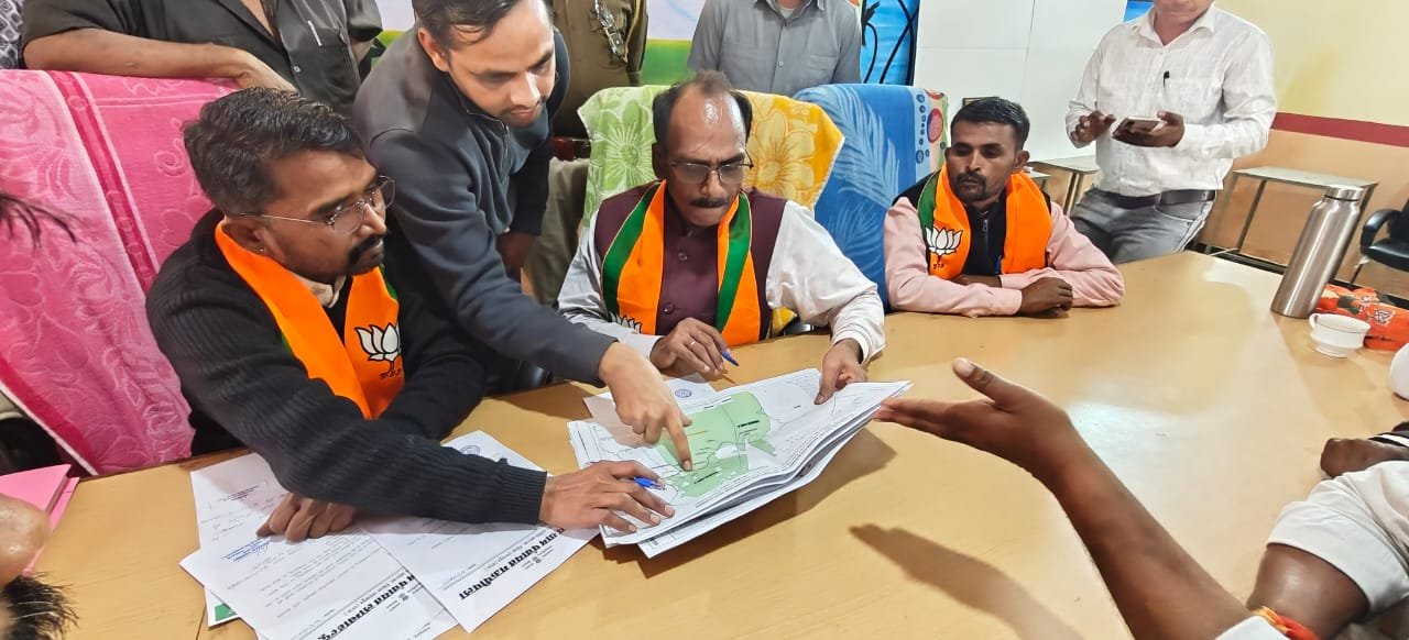 मामेर-कोटडा दौरे पर रहे सांसद डॉ रावत, कोटडा में जनसुनवाई कर जनता की समस्याओं को सुना