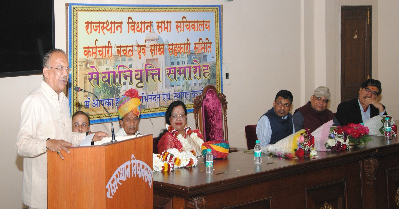 विधानसभा के दो कर्मी सेवानिवृत्त— अधिकारी और कर्मचारी मिलकर विधानसभा की गरिमा और मर्यादाओं में अभिवृद्धि करें – श्री देवनानी