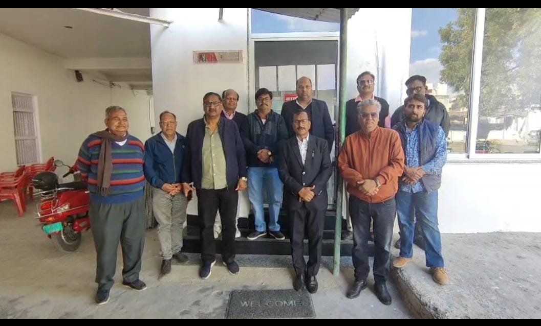 कार्यालय पर ताला लगा होने से पहले दिन नामांकन नहीं भरा जा सका, प्रत्याशी सहित समाजजनों में रोष