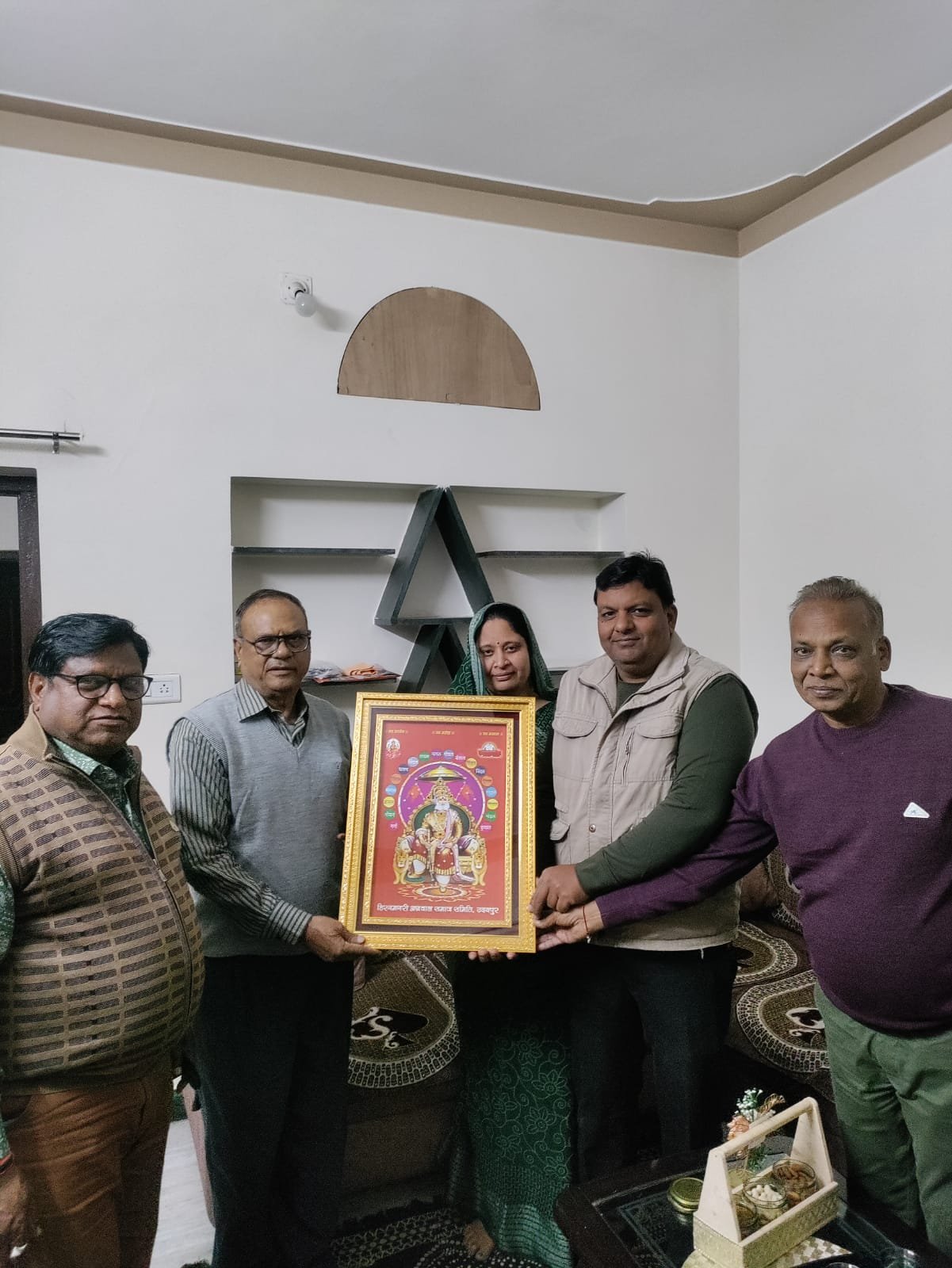 हिरणमगरी अग्रवाल समाज द्वारा घर घर पहुंच रही अग्रसेनजी की तस्वीर, सम्मान समारोह होगा 4 को