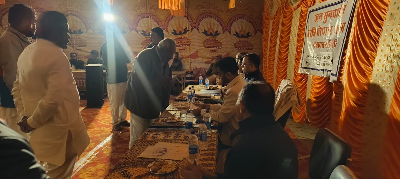 जिला कलक्टर ने ग्रामीणों से सीधा संवाद कर जानी समस्याएं