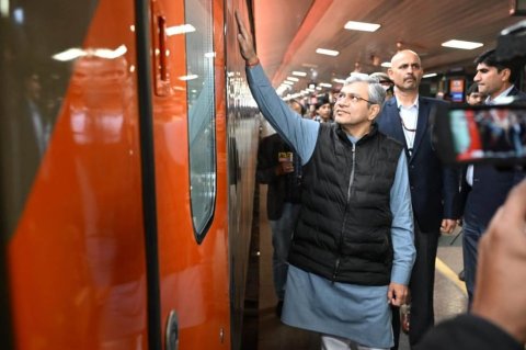 नई दिल्ली रेलवे स्टेशन पर वंदे भारत स्लीपर ट्रेन का किया निरीक्षण 