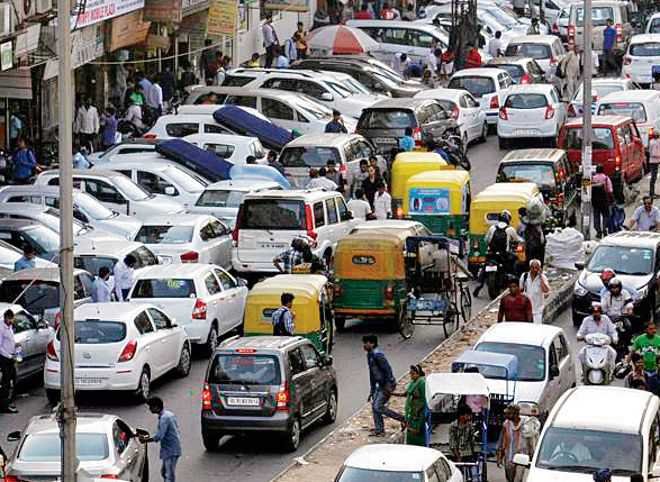 Parking Chaos in Narrow Lanes: A Problem That Demands Collective Action