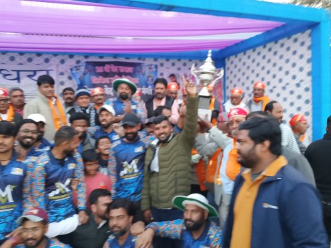 वेद समाज क्रिकेट प्रतियोगिता में पहली बार हिरणमगरी बना चैंपियन, पटवारी बनने पर मोनिका का सम्मान
