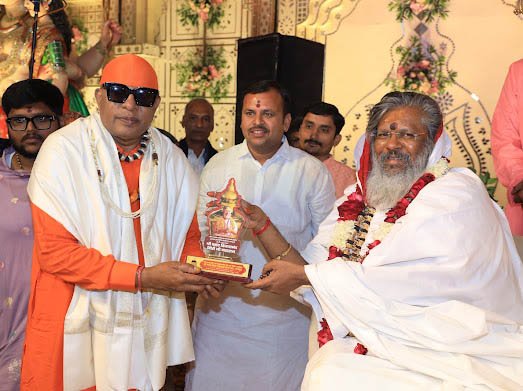 गरीब से मोलभाव मत करो, ईश्वर कृपा पाओगे– जगद्गुरु श्री वसंत विजयानन्द गिरी जी महाराज