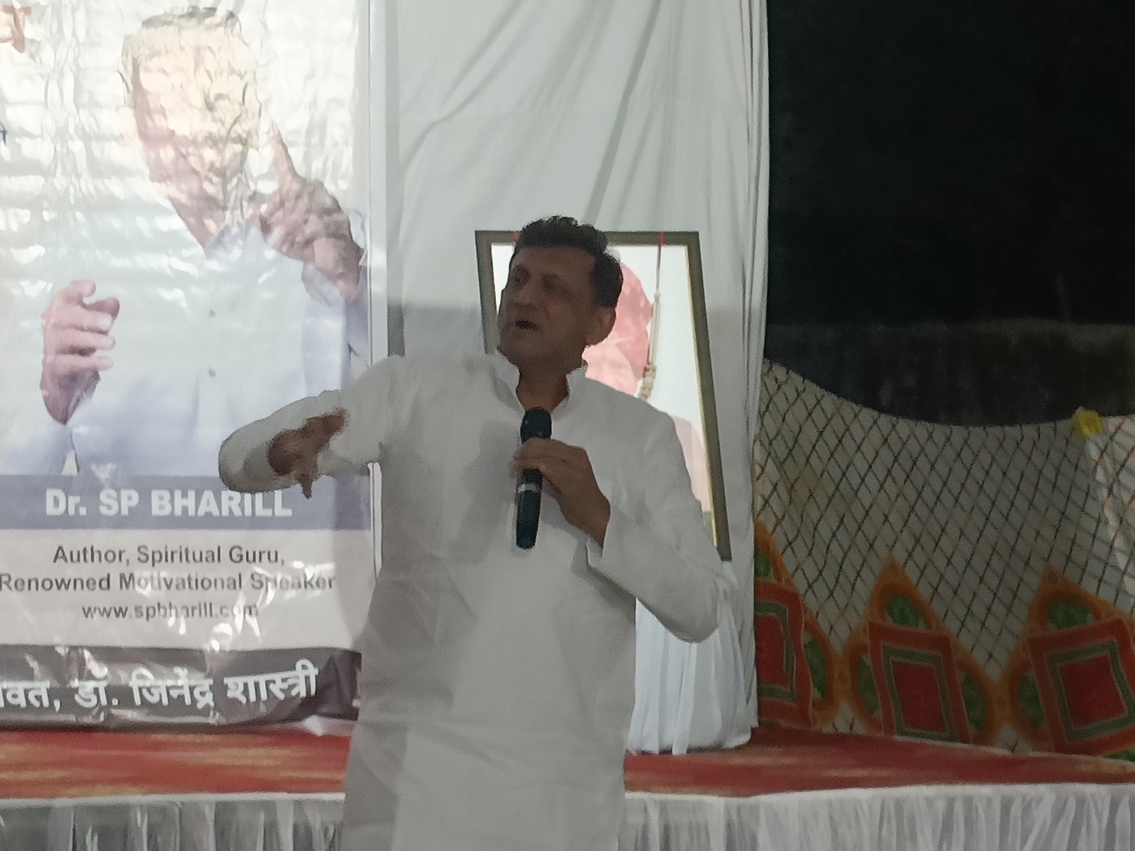 हम पूरी जिंदगी दोनों हाथों से समेटते रहे, खाली हाथ जानें के लियेः डाॅ.एस.पी.भारील्ल
