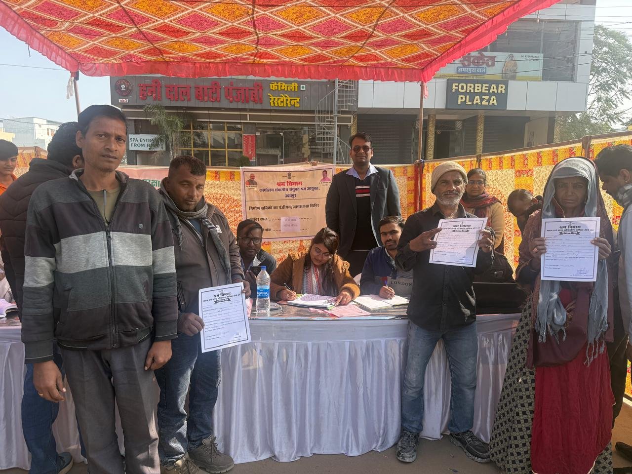 श्रम विभाग द्वारा शिविर का आयोजन