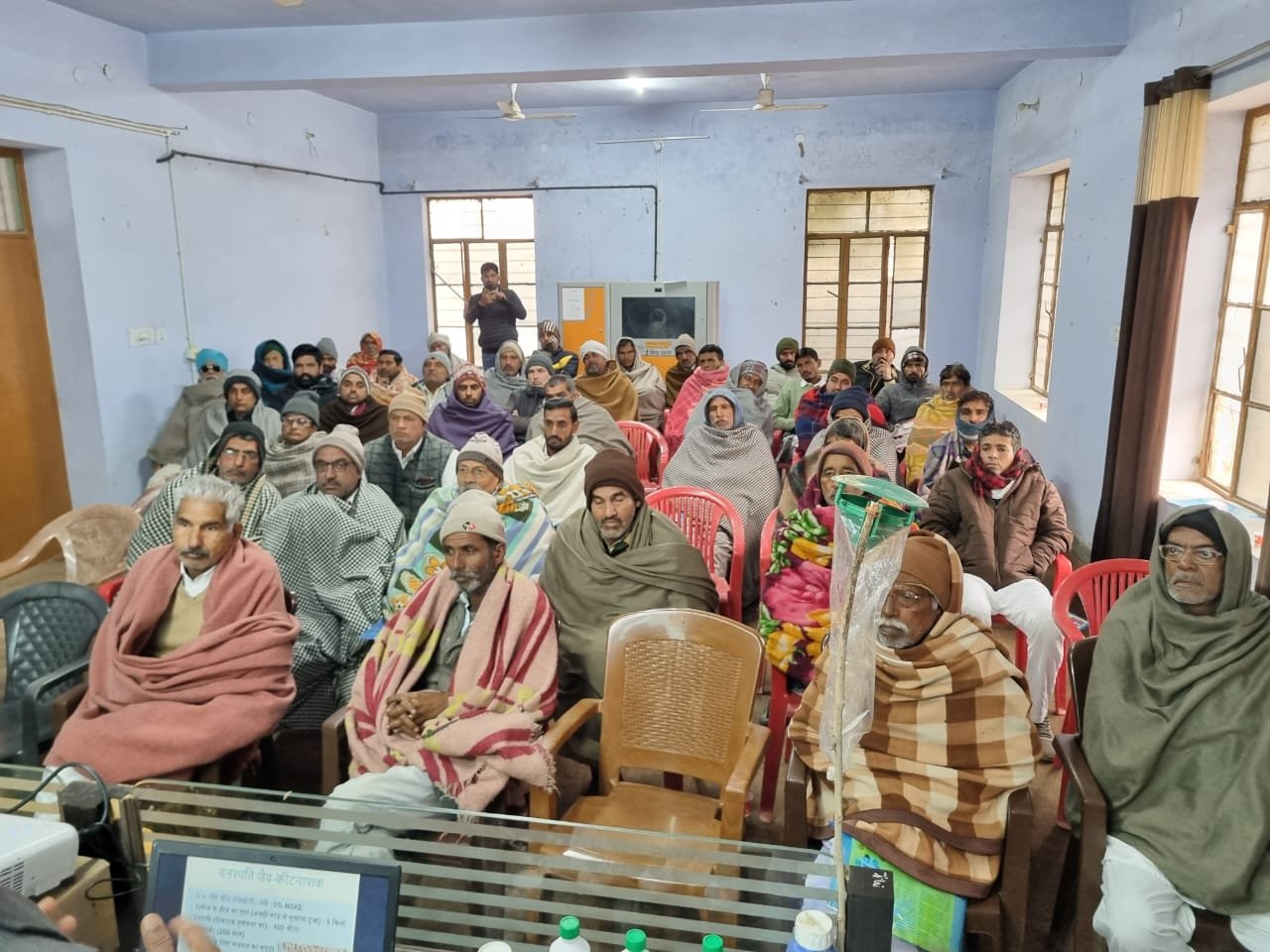 टिड्डी-सह-एकीकृत नाशीजीव प्रबंधन ग्राम पंचायत बींझबायला में दो दिवसीय आईपी एम कार्यक्रम का आयोजन