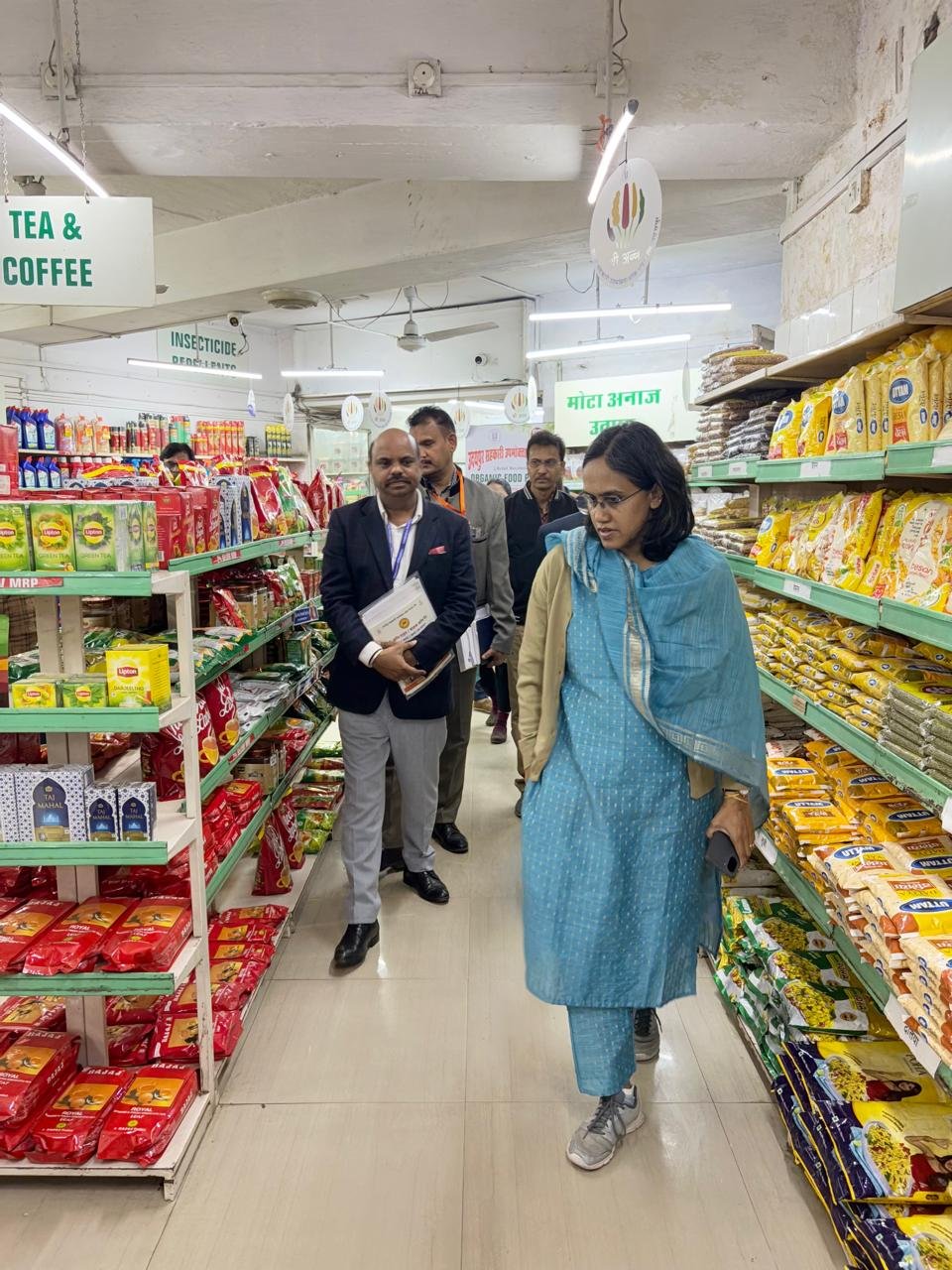 Senior Cooperative Officials Visit Udaipur Bhandar, Praise Innovative Bike-on-Rent Service