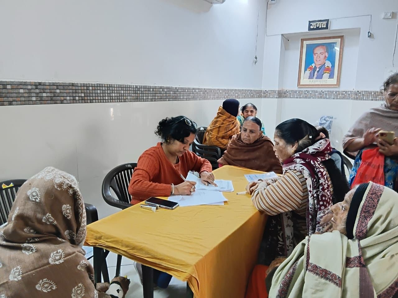 वरिष्ठ नागरिकों के लिए निःशुल्क सहायक उपकरण वितरीत