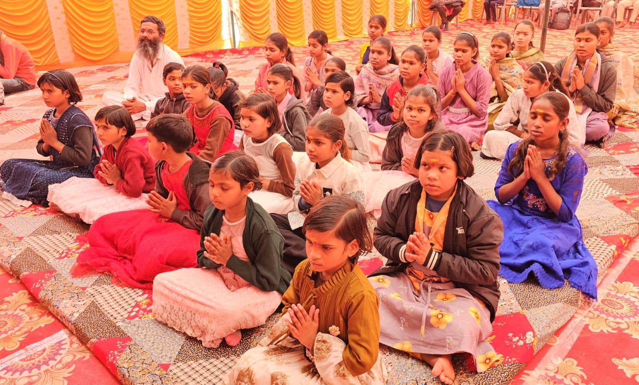 मन को नियंत्रित में रख प्रभु की साधना करेंः साध्वी
