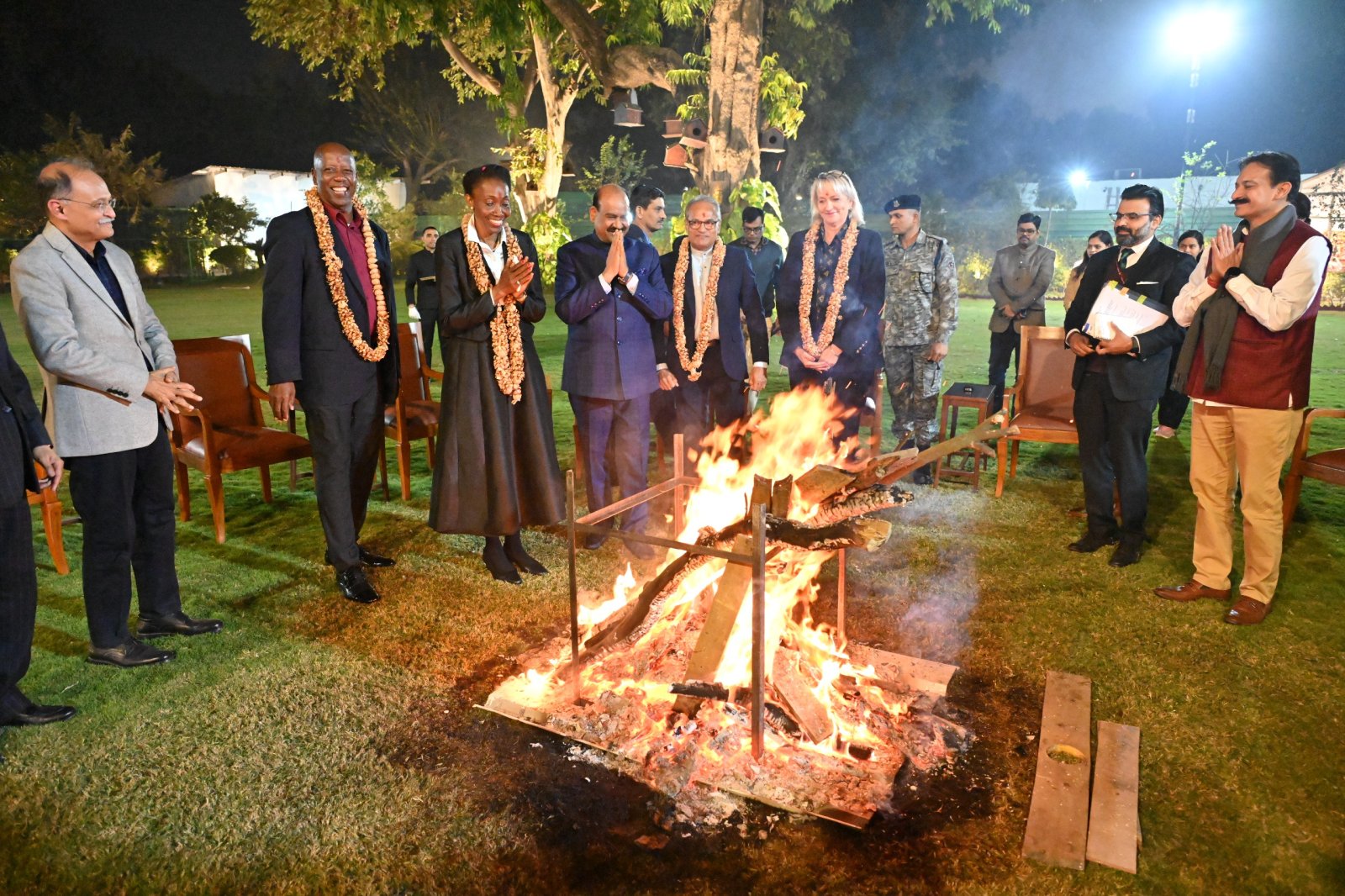 भारतीय संस्कृति और परम्पराओं से रूबरू हुए विदेशी मेहमान, स्पीकर श्री बिरला संग मनाया लोहड़ी पर्व