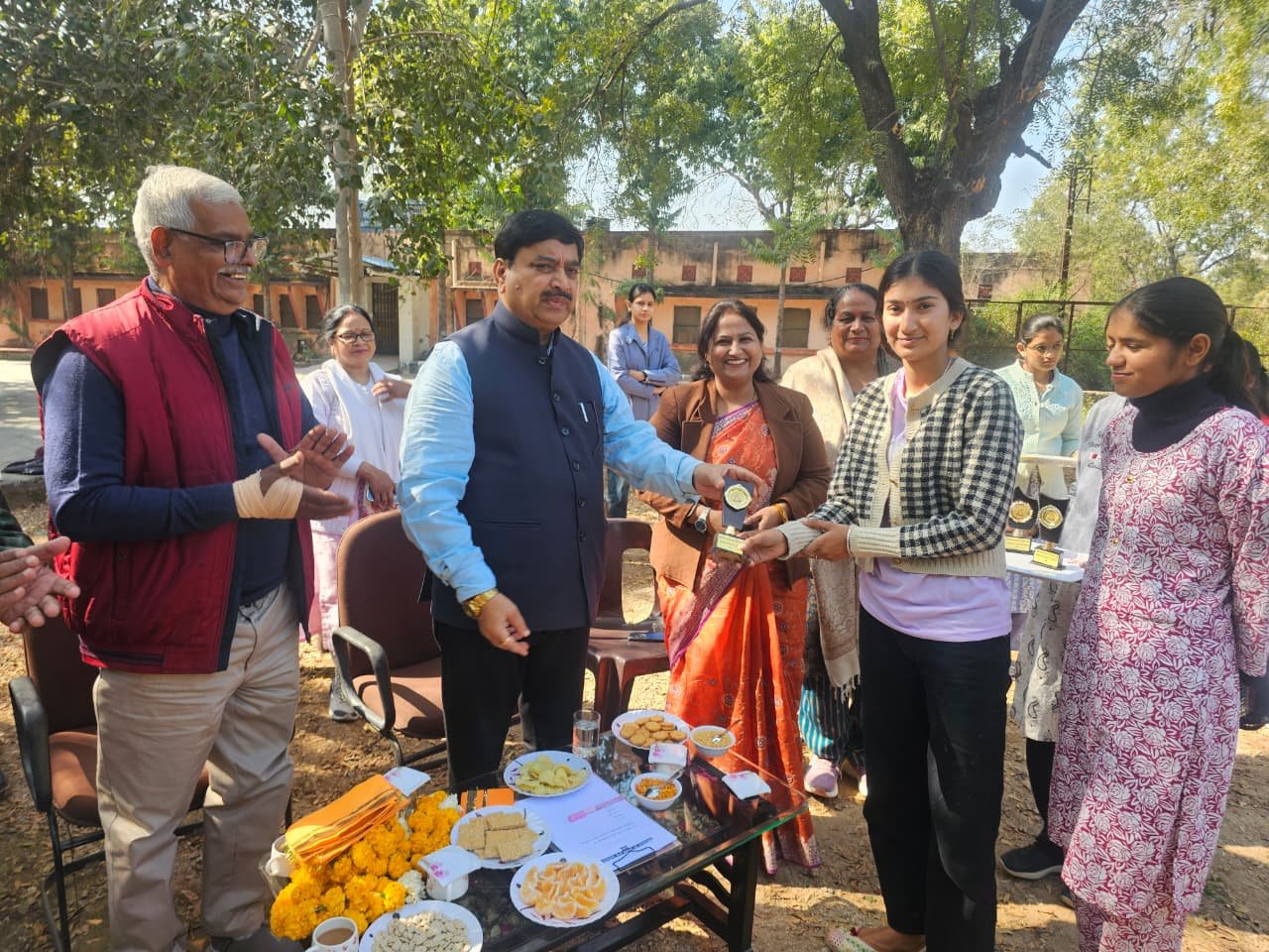 कुलपति ने सितोलिया, गुली-डंडा खेलकर किया पारम्परिक खेल प्रतियोगिताओं का किया शुभारंभ