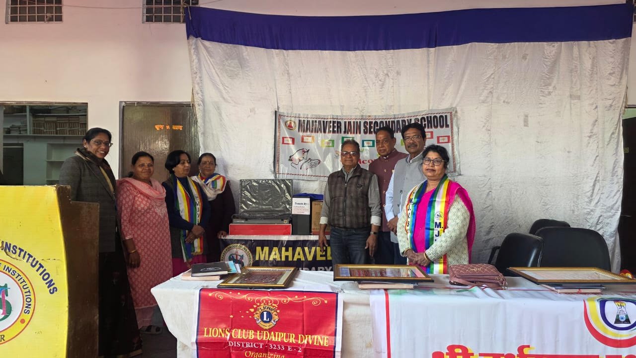 बच्चों के अध्ययन हेतु विद्यालय को कम्प्यूटर भेंट