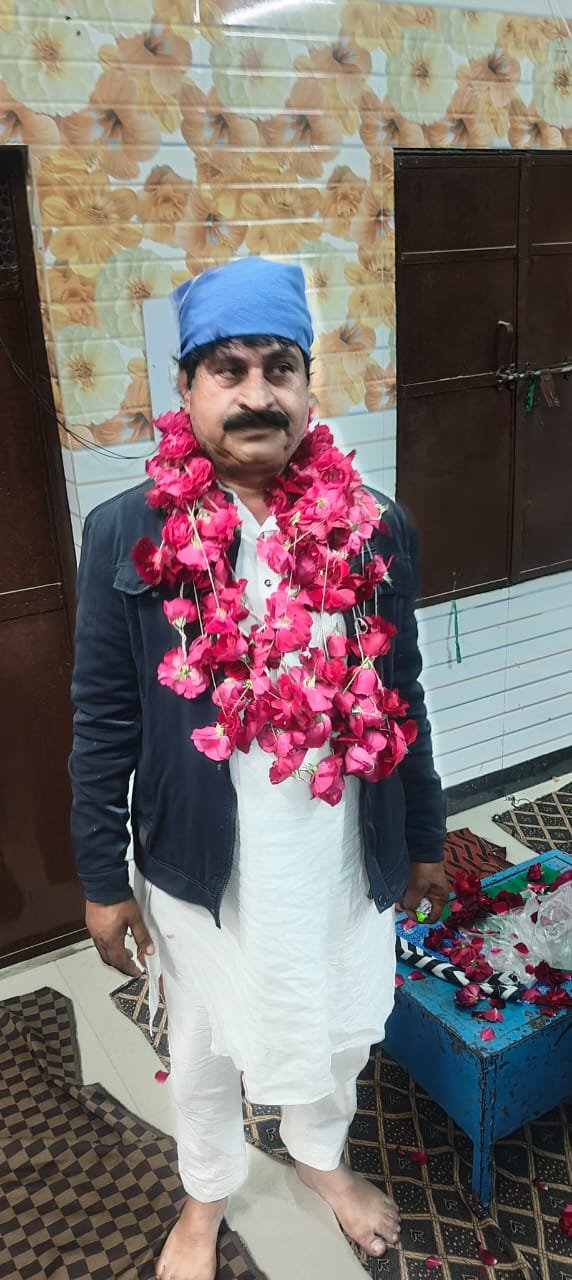 पटेल सर्कल स्थित मोहल्ला मस्जिद कमेटी के चुनाव सम्पन सदर मोहम्मद शरीफ को चुना