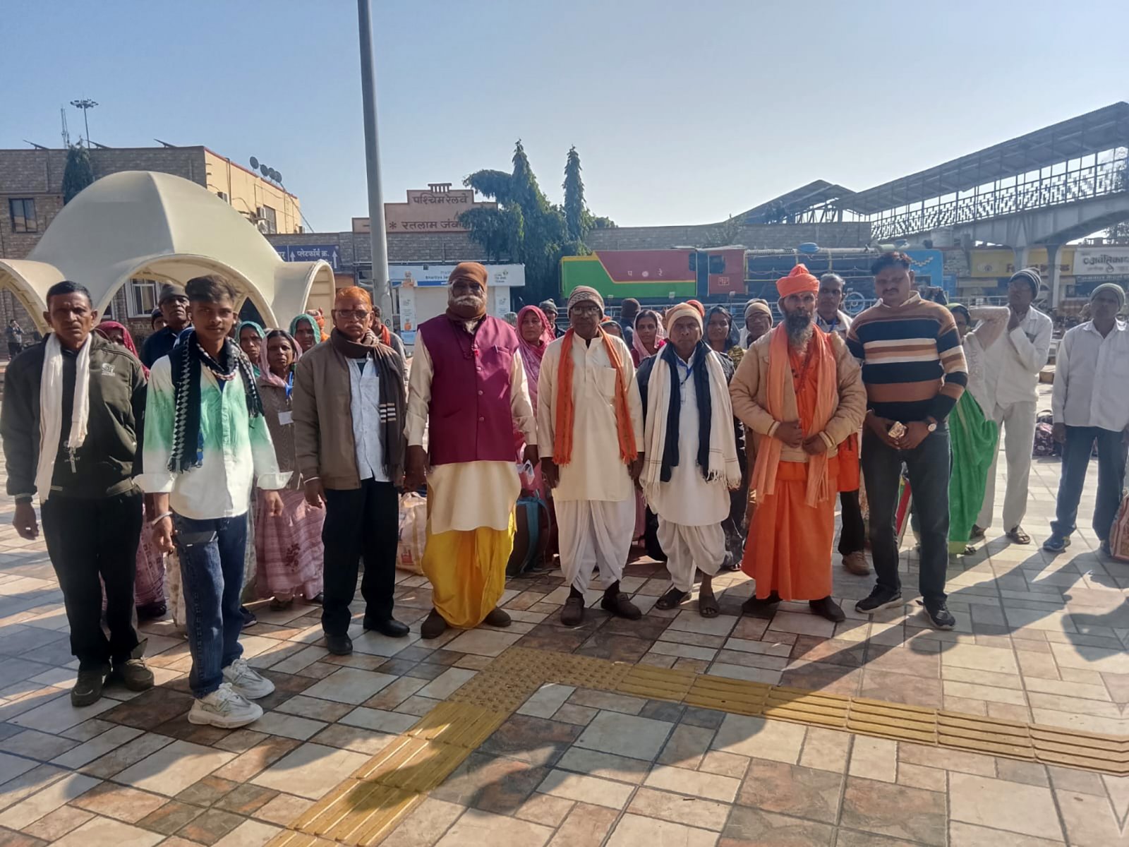 संत-महंतों का दल धार्मिक यात्रा पर रवाना,