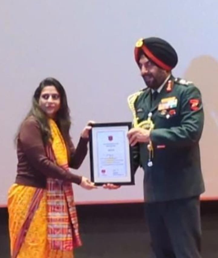 सेना दिवस के सफल आयोजन में योगदान के लिए ऋतु शुक्ला सम्मानित