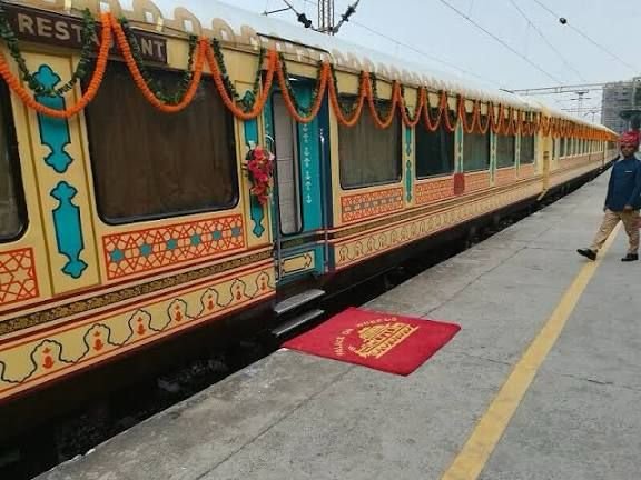 शाही रेलगाड़ी पैलेस ऑन व्हील्स गुरुवार को चार्टर ट्रेन के रूप में नई दिल्ली से जयपुर के लिए होगी रवाना