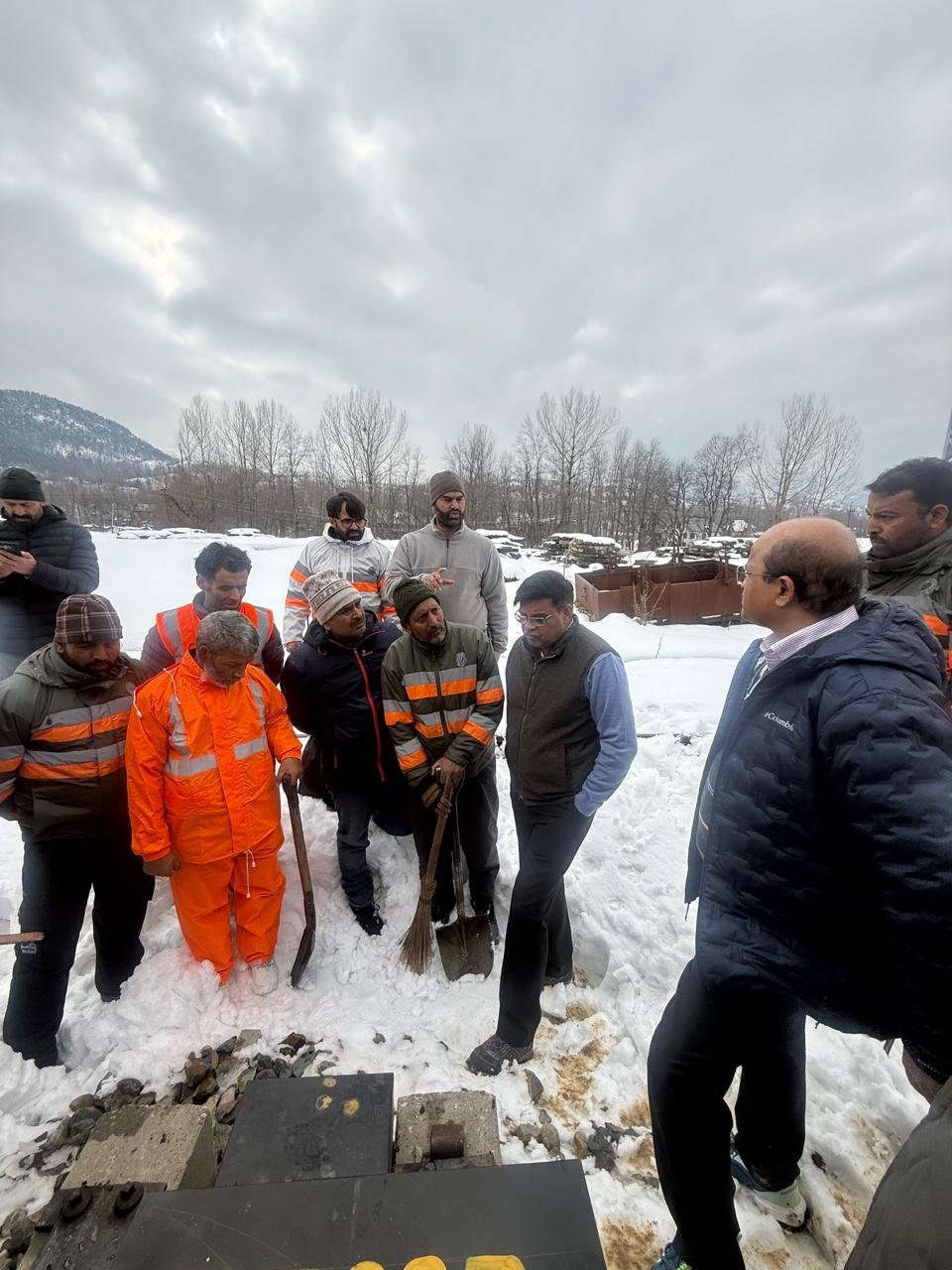 Railway GM Inspects Srinagar-Katra Rail Section Amid Heavy Snow