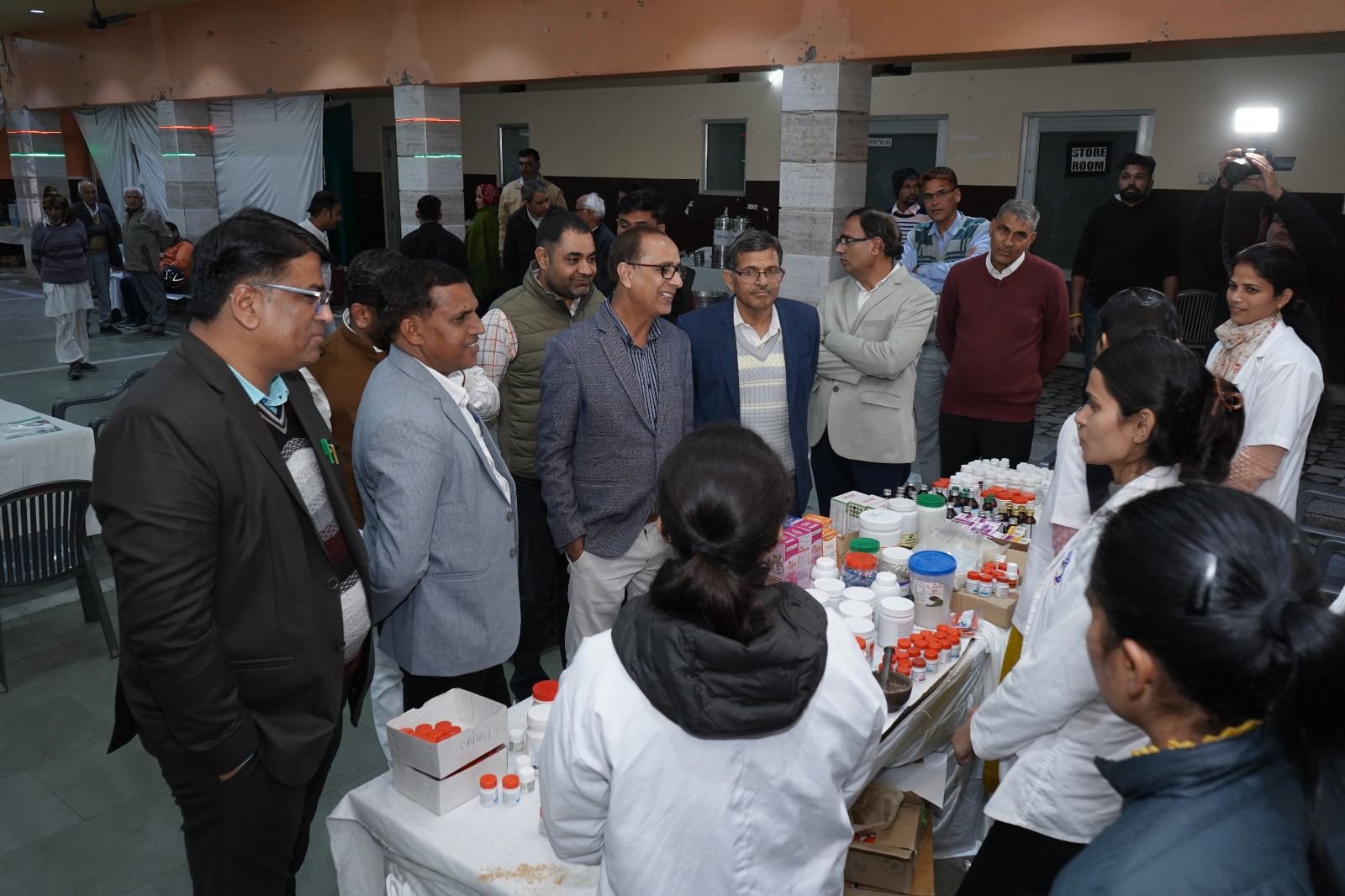 आयुर्वेद विभाग के शिविर का अधिकारियों ने किया निरीक्षण