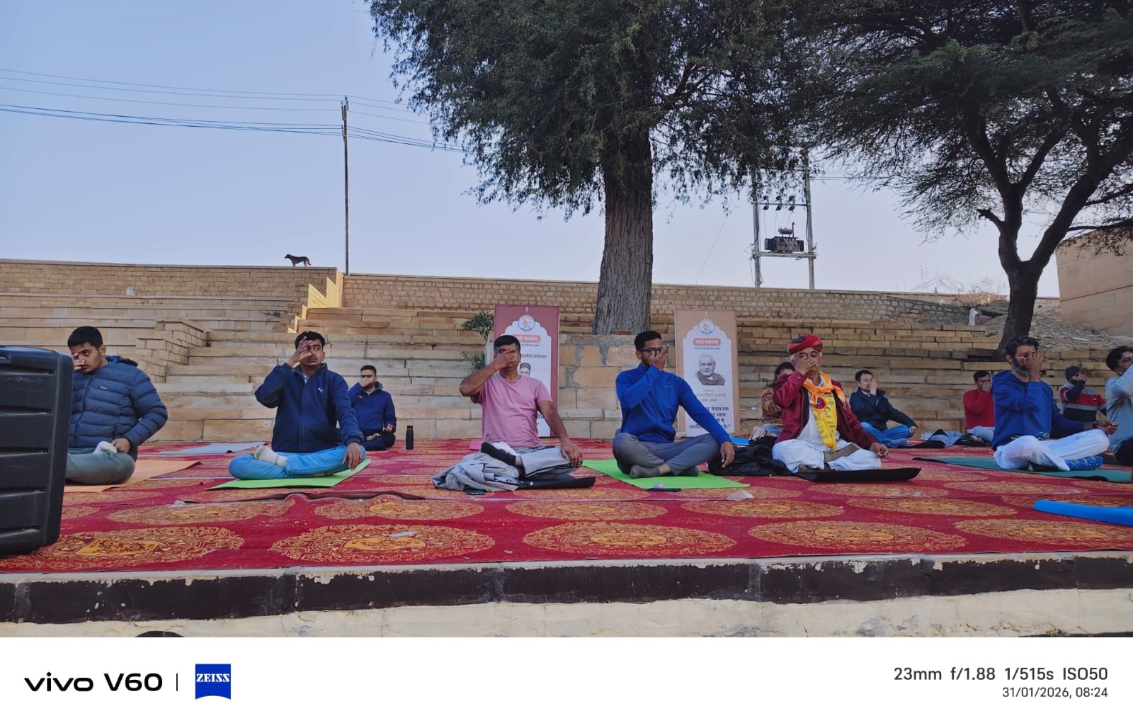 योग और वाद्य संगीत से हुई दिन की शुरुआत