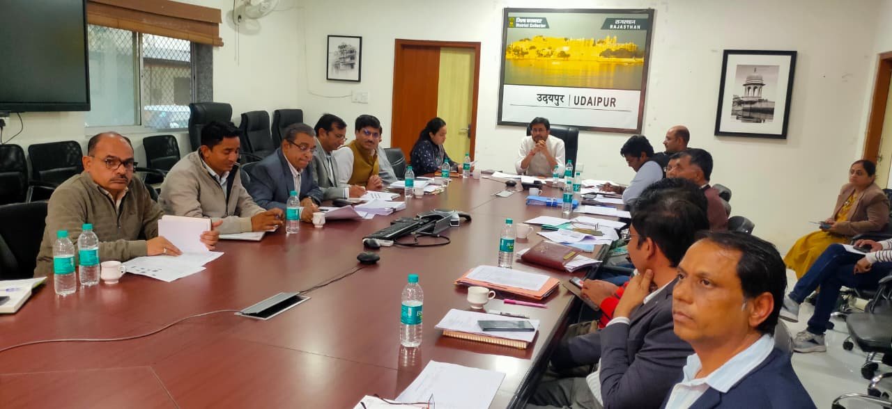 जिला कलक्टर ने वीसी के माध्यम से ली समीक्षा बैठक