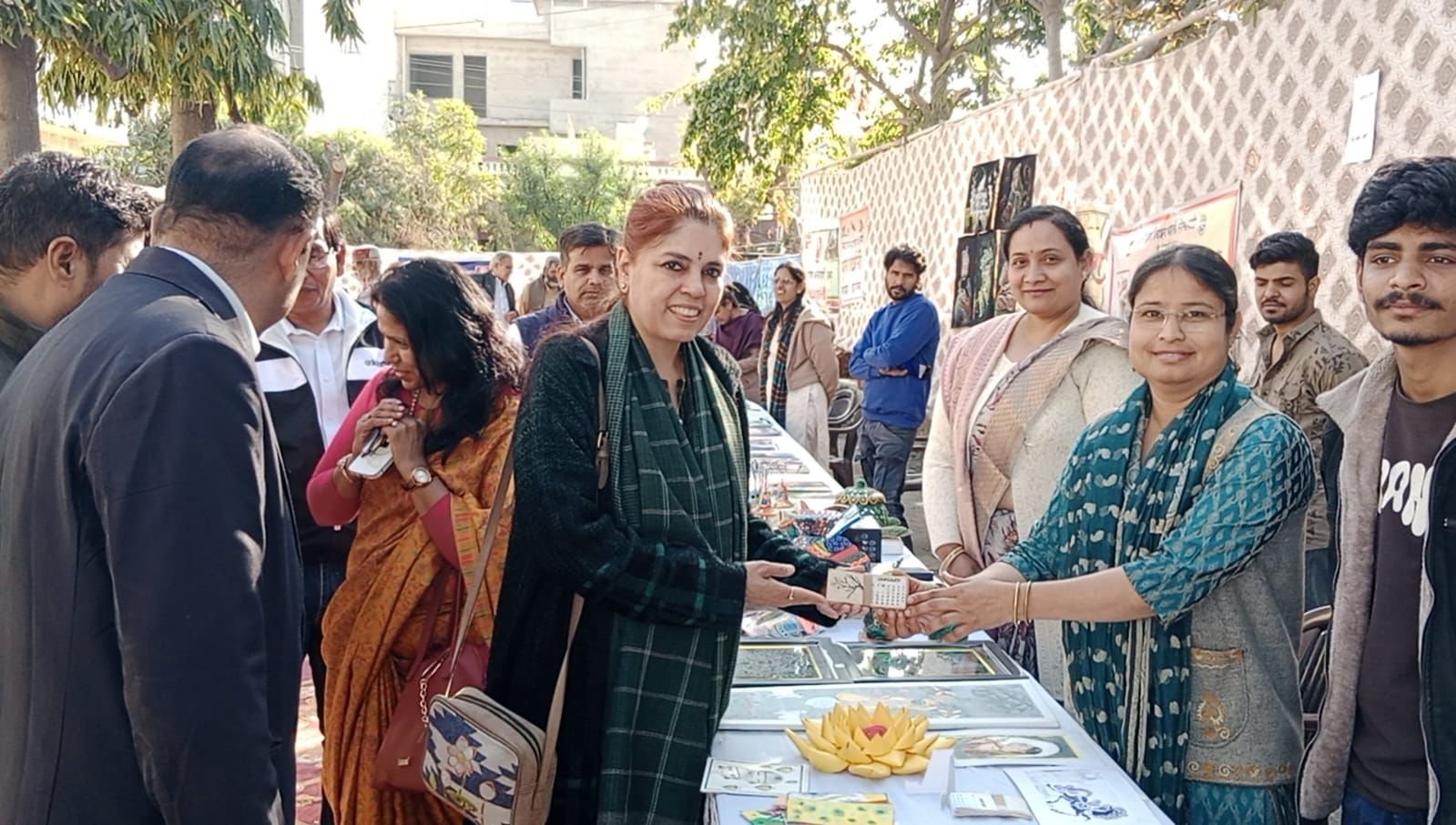 साहित्य और कला का अनूठा संगम: टीम संस्था की प्रस्तुतियों और प्रदर्शनियों ने मोहा मन