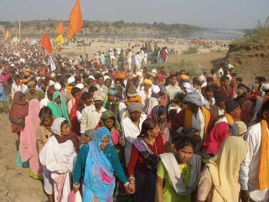 आदिवासियों का महातीर्थ बेणेश्वर धाम उमड़ा रहा भजन-भक्ति का ज्वार