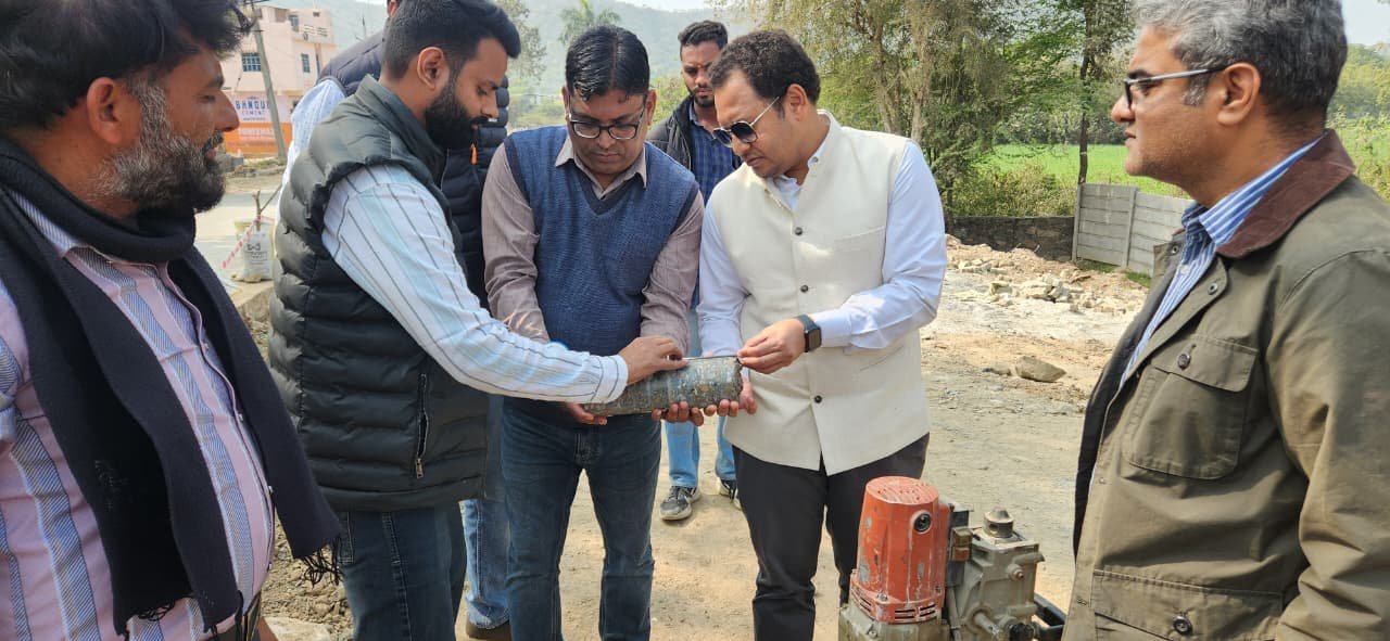 यूडीए आयुक्त ने बजट घोषणाओं के विकास कार्यों का औचक निरीक्षण