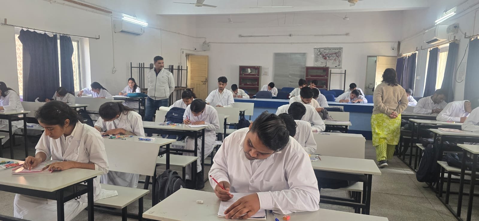 पशु क्रूरता निवारण पर चित्रकला प्रतियोगिता का आयोजन किया गया
