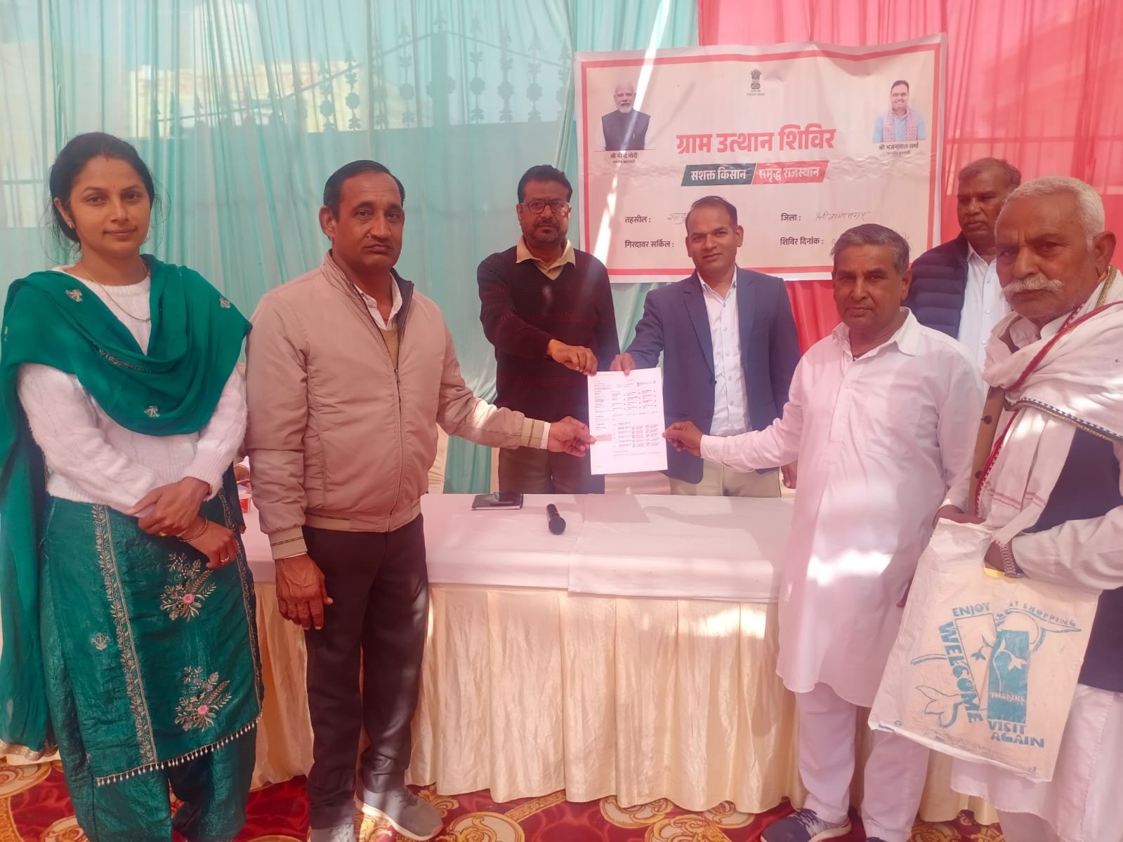 ग्राम उत्थान शिविरों में ग्रामीणों को मिल रही है योजनाओं की सौगात