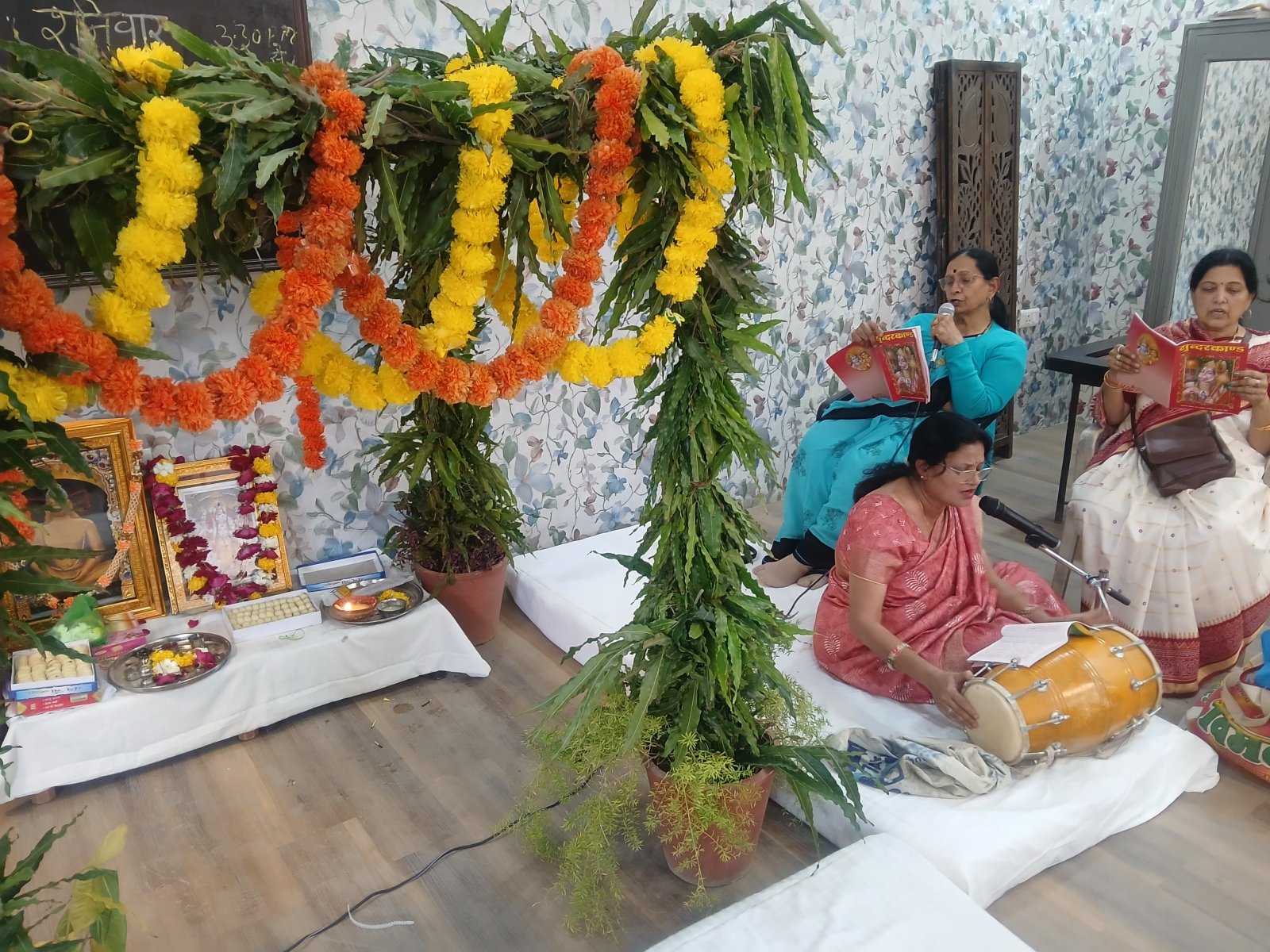 मुस्कान क्लब साप्ताहिक विशेष कार्यक्रम के अंतर्गत संगीतमय सुंदरकांड पाठ आयोजित