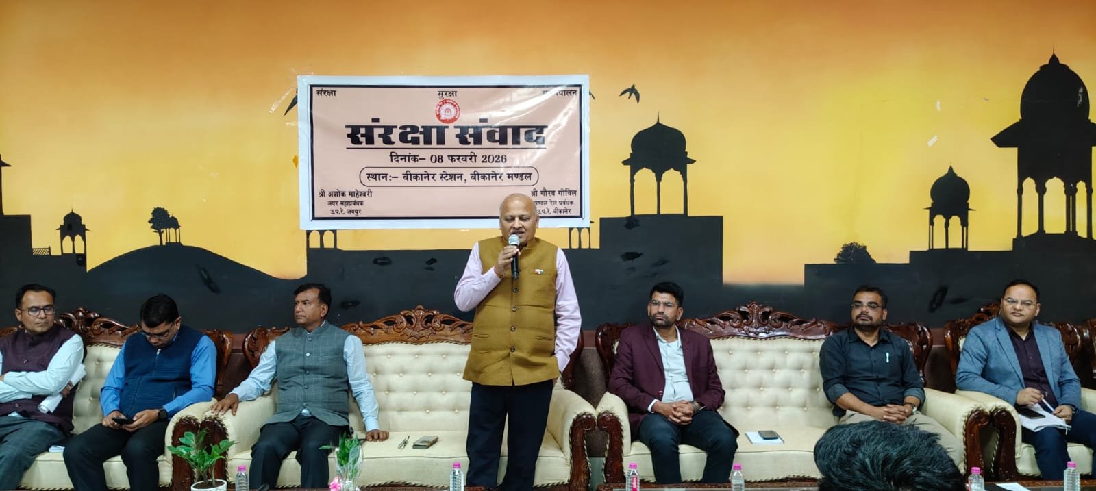 रेल कर्मचारी सत्यनिष्ठा, सतर्कता एवं जिम्मेदारी के साथ कार्य करेंः अशोक माहेश्वरी