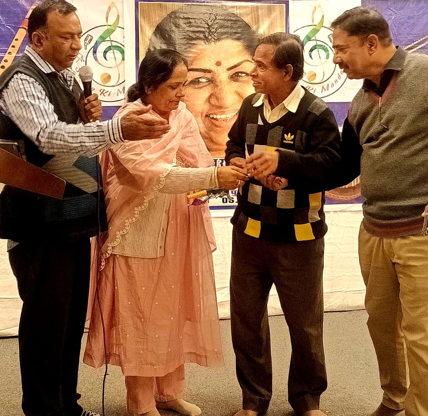 स्वर कोकिला लता मंगेशकर स्मृति लघु पुस्तिका विमोचन