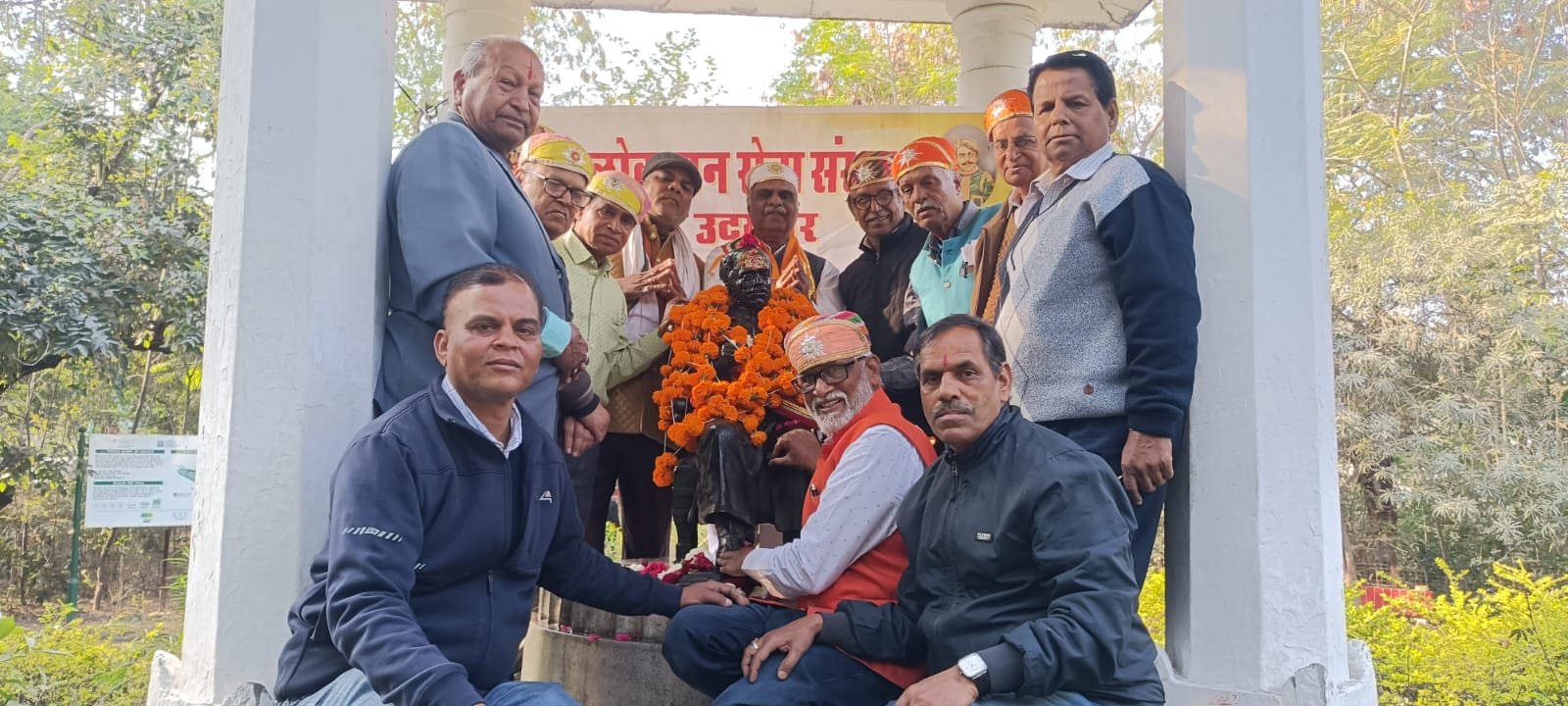 142वीं महाराणा भूपाल जयंती कार्यक्रम शुभारंभ पर मोहता पार्क स्थित मूर्ति का पंचगव्य स्नान व पुष्पांजलि 